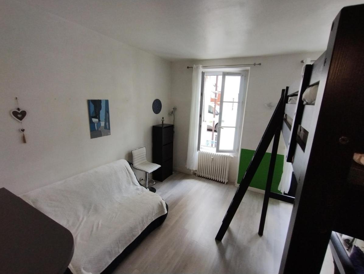 Living At * Parijs